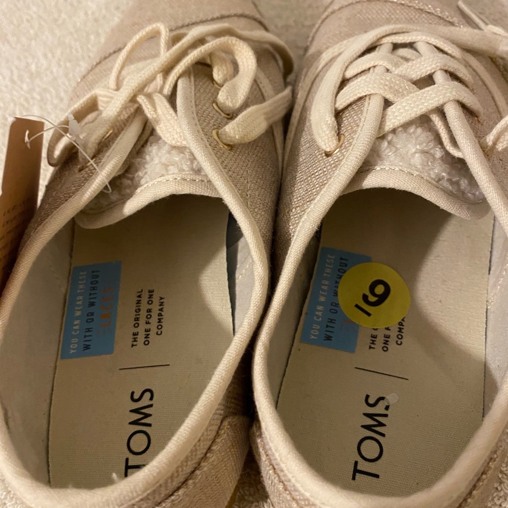 Toms - Picture 5 of 7
